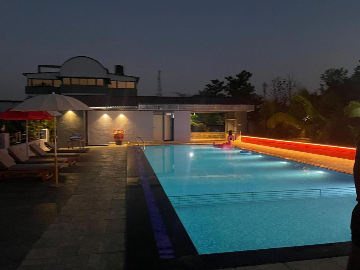 The B Hive Hotel Londa Buitenkant foto